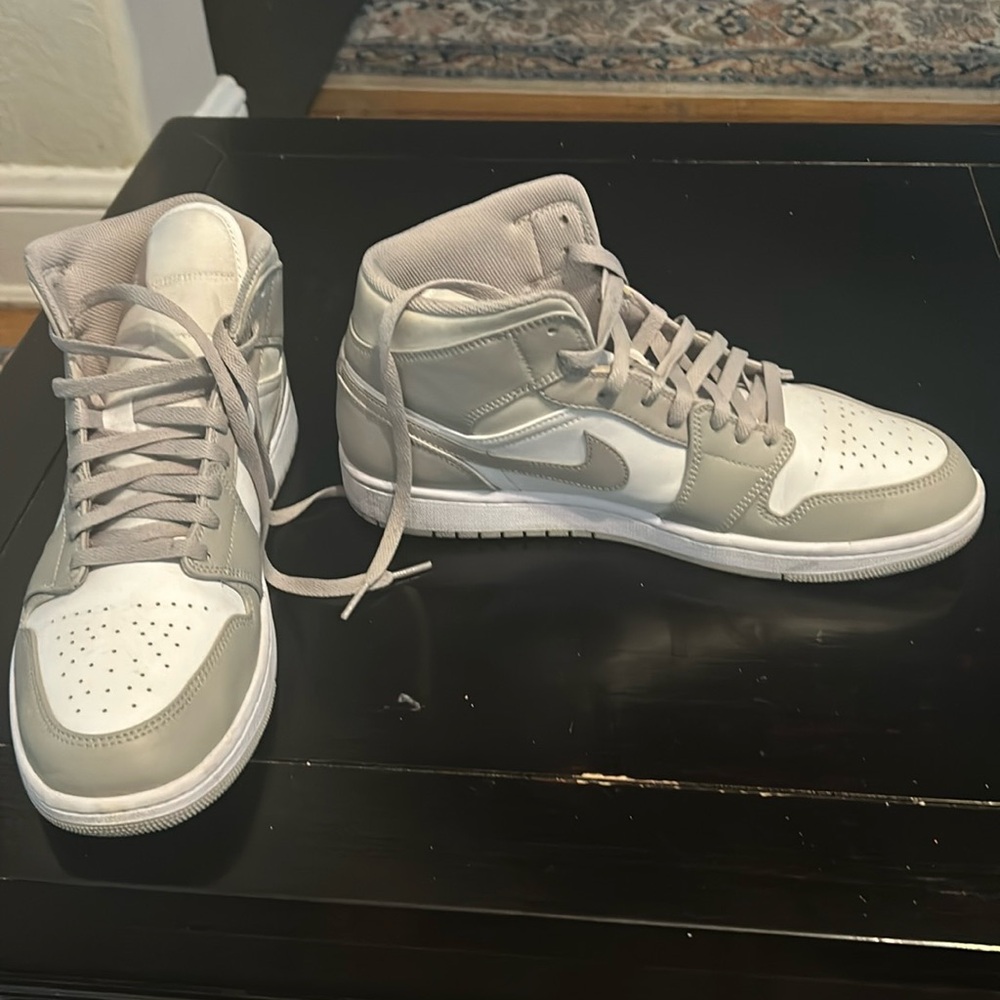 Jordan 1 mid size 11.5 men’s slightly used